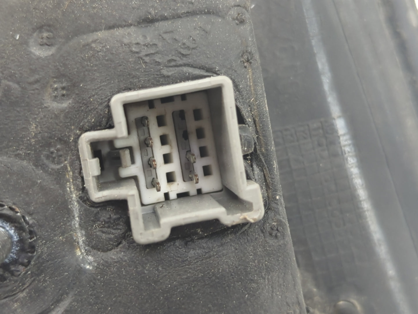 2013-2014 Ford Fusion Driver Side View Mirror - Left Door Mirror OEM Used - Oemusedautoparts1.com