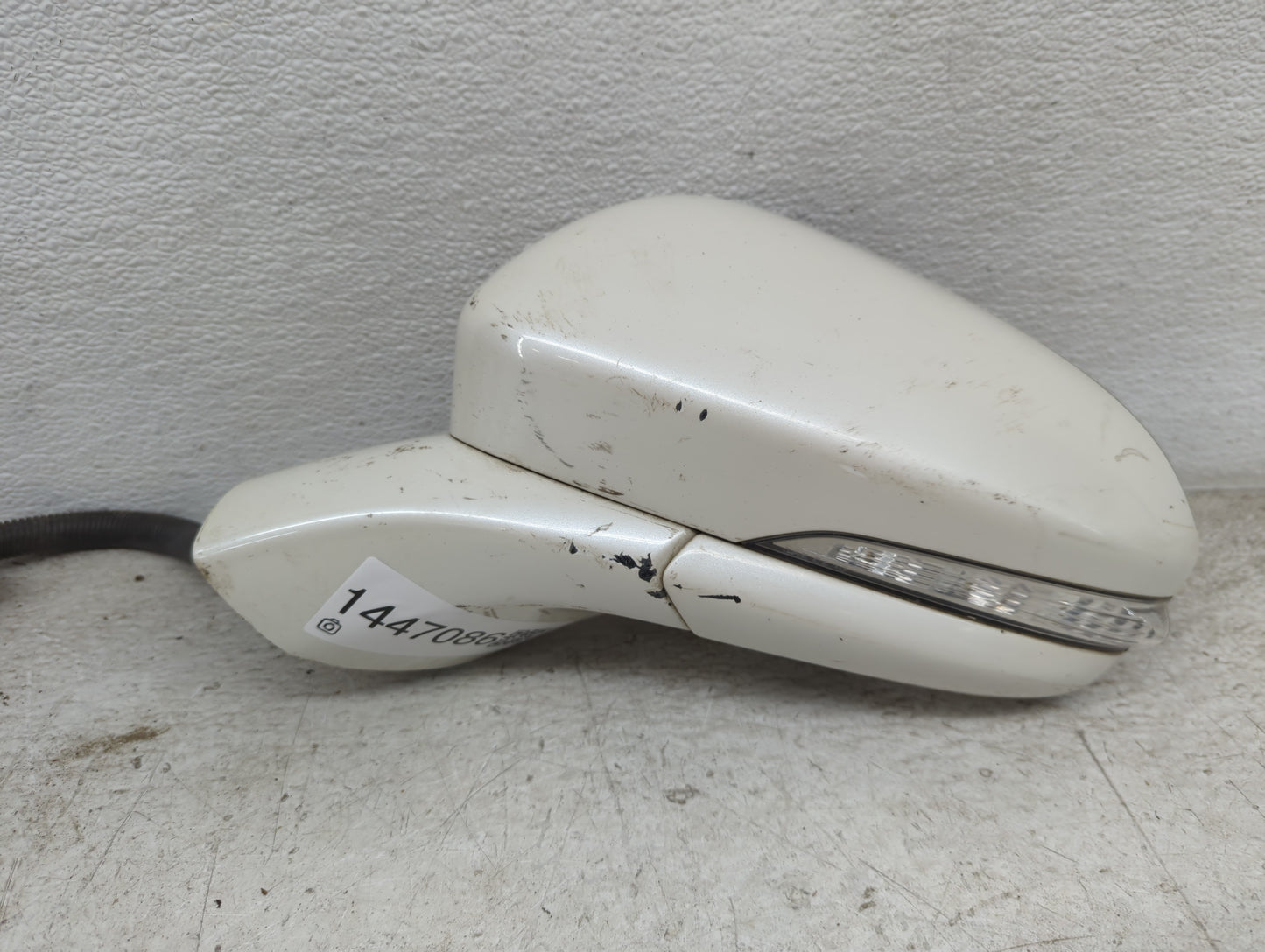 2013-2014 Ford Fusion Driver Side View Mirror - Left Door Mirror OEM Used - Oemusedautoparts1.com