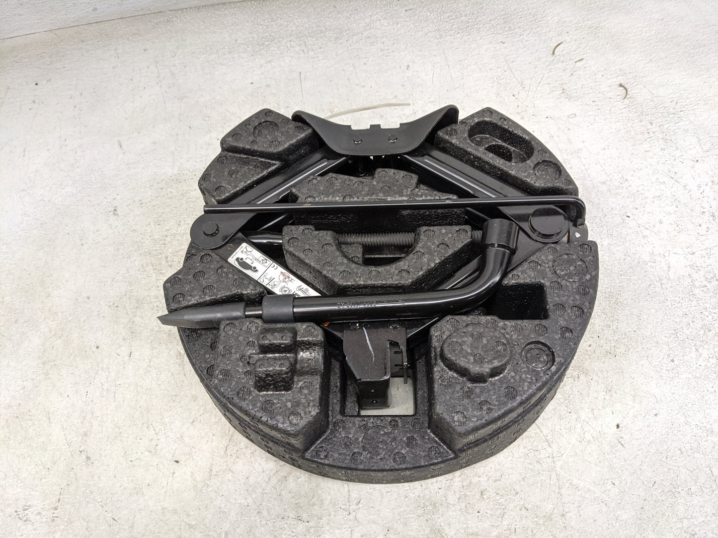 2014 Ford Fusion Spare Scissor Car Jack Black - Oemusedautoparts1.com