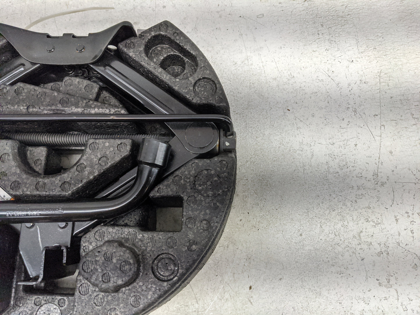 2014 Ford Fusion Spare Scissor Car Jack Black - Oemusedautoparts1.com