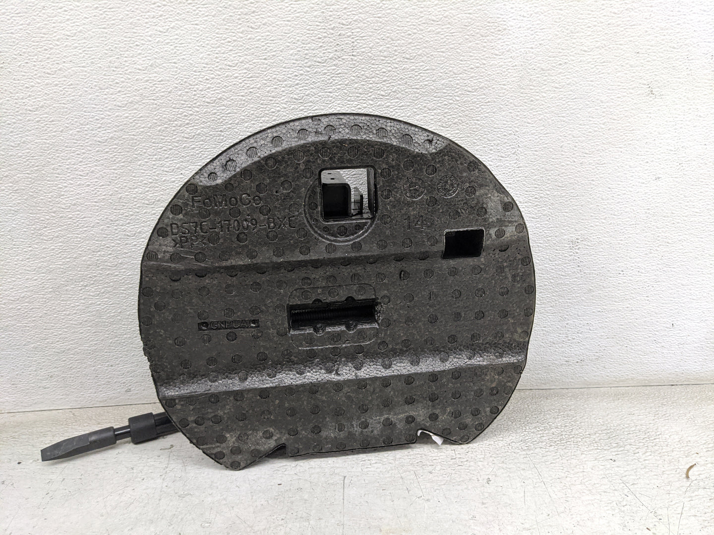 2014 Ford Fusion Spare Scissor Car Jack Black - Oemusedautoparts1.com