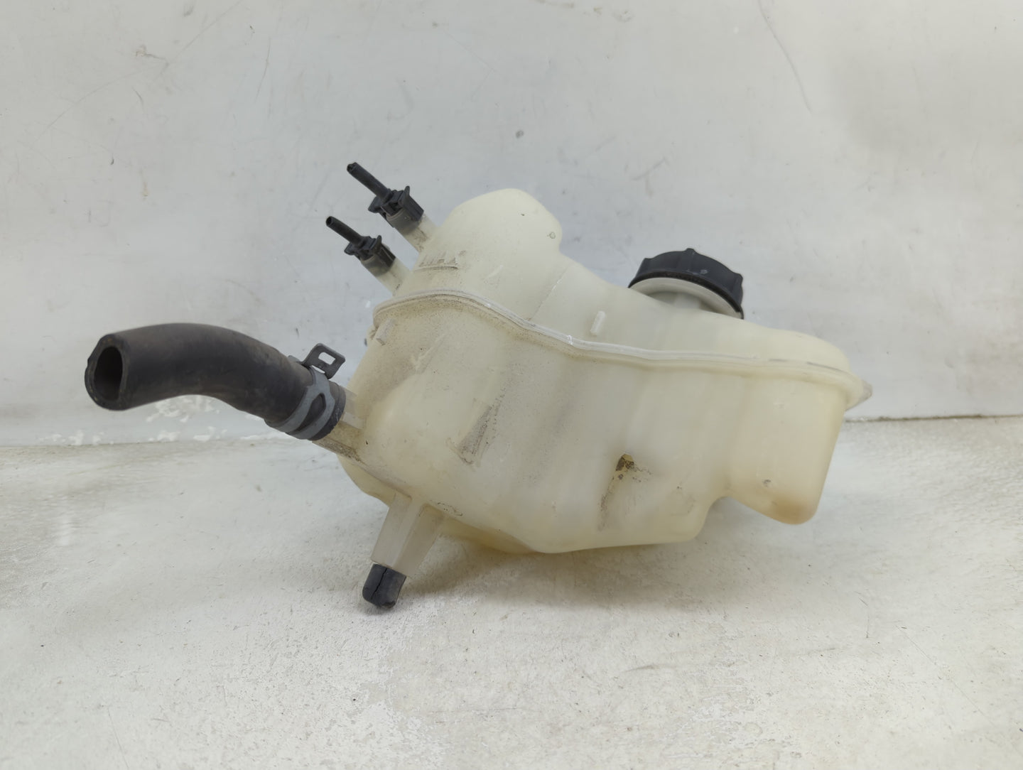 2013-2016 Ford Fusion Radiator Coolant Overflow Expansion Tank Bottle 1459280 - Oemusedautoparts1.com