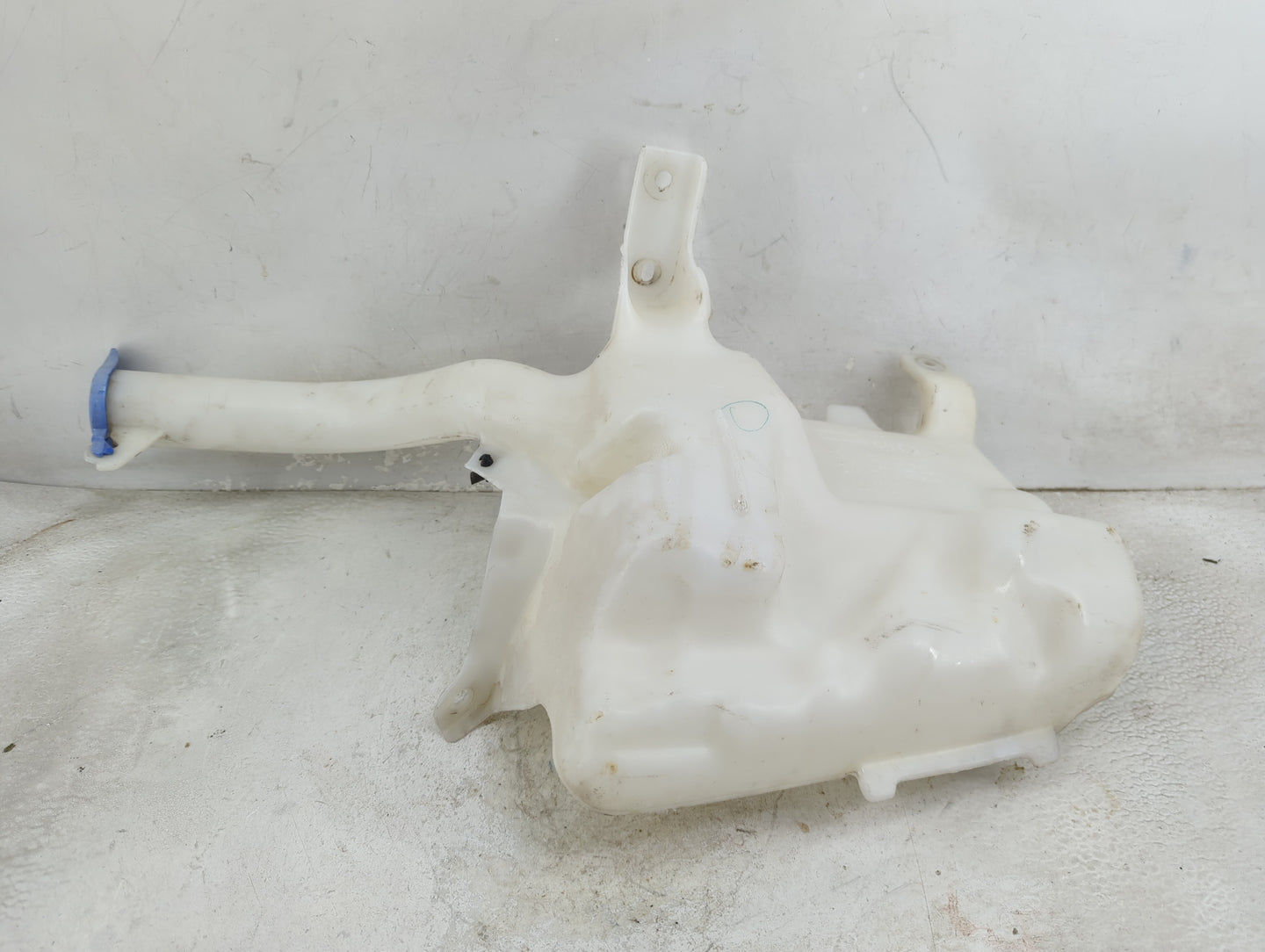 2013-2014 Ford Fusion Windshield Washer Fluid Reservoir Bottle Oem 1459502 - Oemusedautoparts1.com