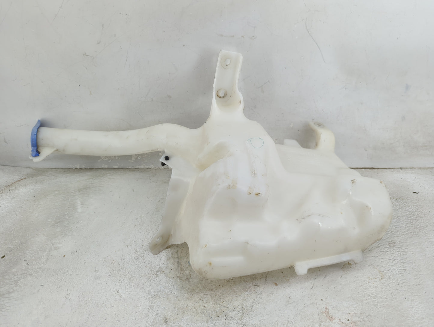 2013-2014 Ford Fusion Windshield Washer Fluid Reservoir Bottle Oem 1459502 - Oemusedautoparts1.com
