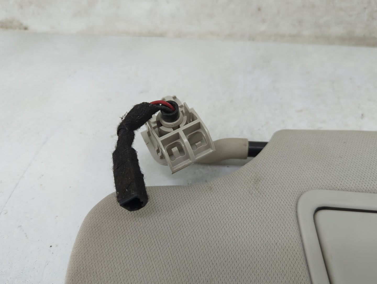 2014 Ford Fusion Sun Visor Shade Replacement Passenger Right Mirror Fits OEM Used Auto Parts - Oemusedautoparts1.com