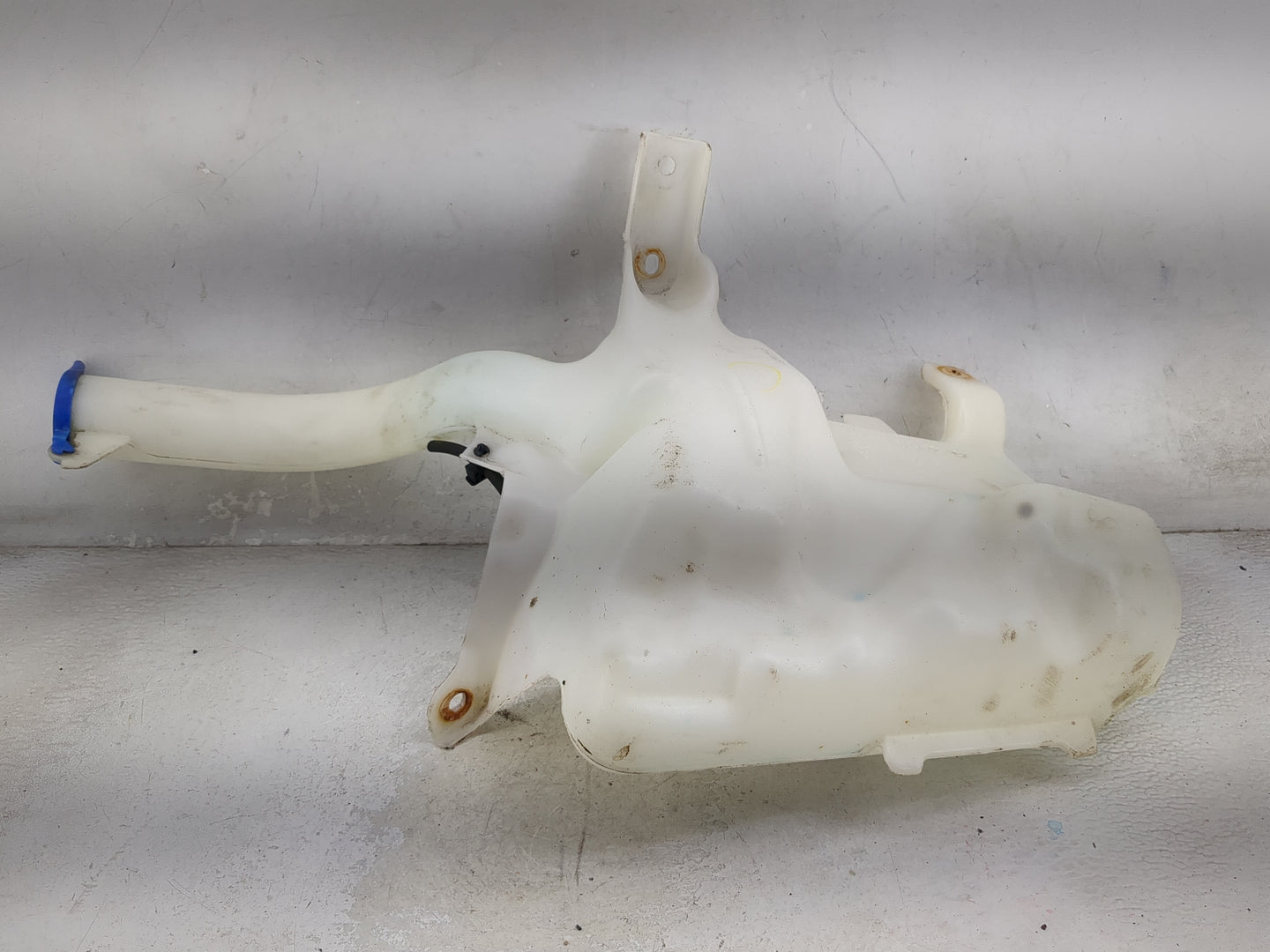 2013-2014 Ford Fusion Windshield Washer Fluid Reservoir Bottle Oem 1473922 - Oemusedautoparts1.com