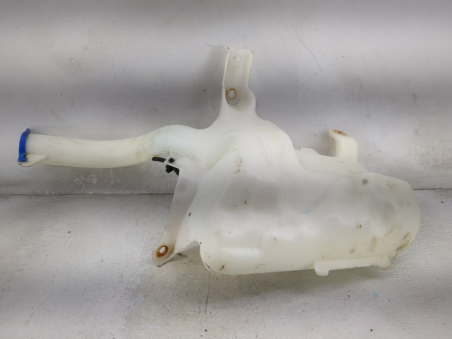 2013-2014 Ford Fusion Windshield Washer Fluid Reservoir Bottle Oem 1473922 - Oemusedautoparts1.com