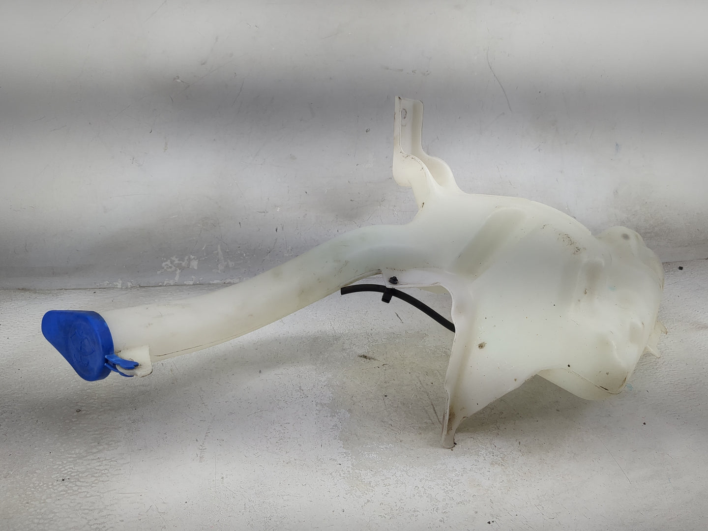 2013-2014 Ford Fusion Windshield Washer Fluid Reservoir Bottle Oem 1473922 - Oemusedautoparts1.com