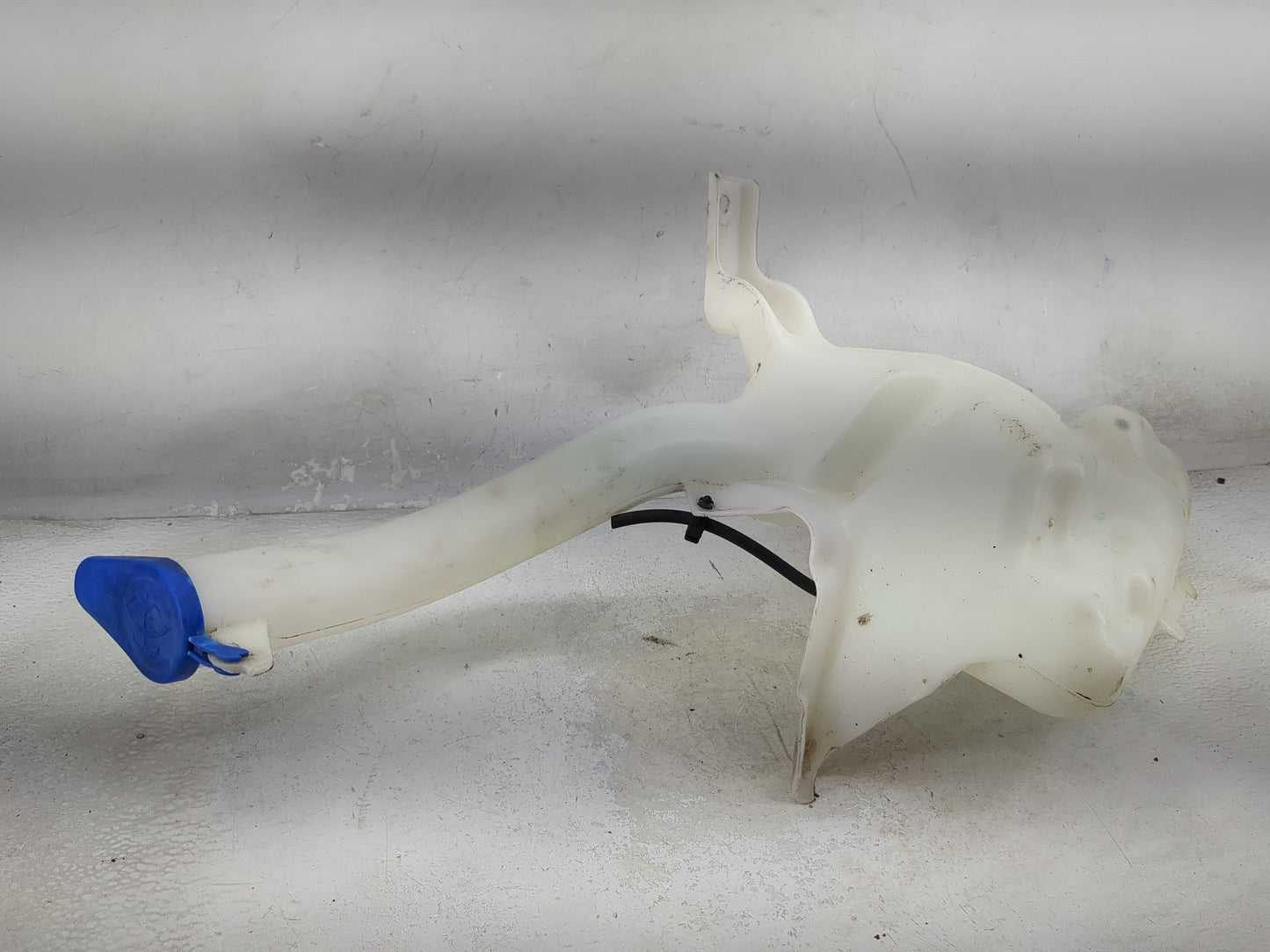 2013-2014 Ford Fusion Windshield Washer Fluid Reservoir Bottle Oem 1473922 - Oemusedautoparts1.com