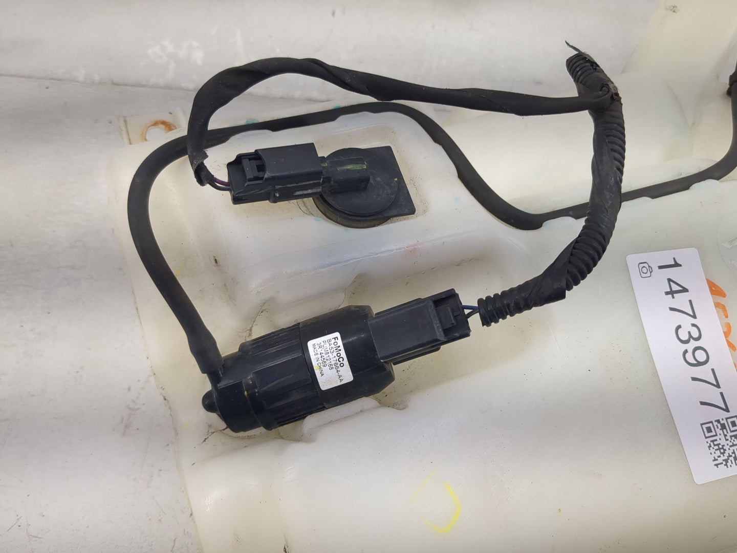 2013-2014 Ford Fusion Windshield Washer Fluid Reservoir Bottle Oem 1473977 - Oemusedautoparts1.com