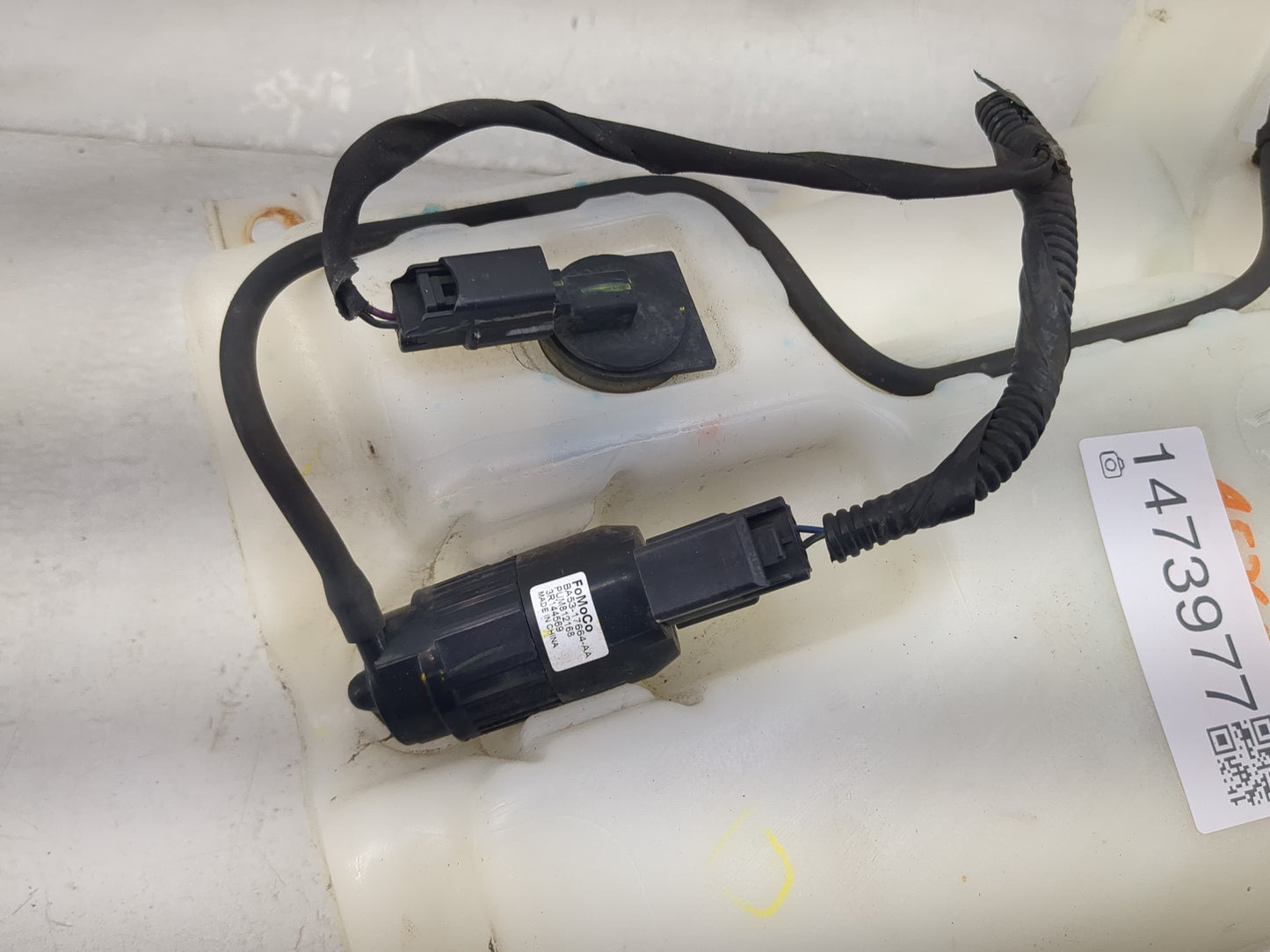 2013-2014 Ford Fusion Windshield Washer Fluid Reservoir Bottle Oem 1473977 - Oemusedautoparts1.com