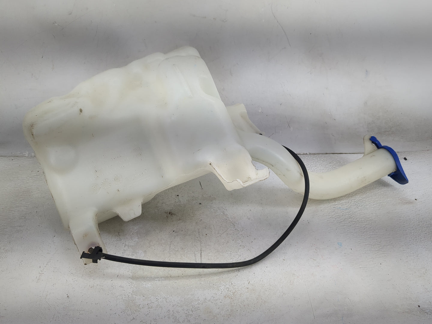 2013-2014 Ford Fusion Windshield Washer Fluid Reservoir Bottle Oem 1473977 - Oemusedautoparts1.com