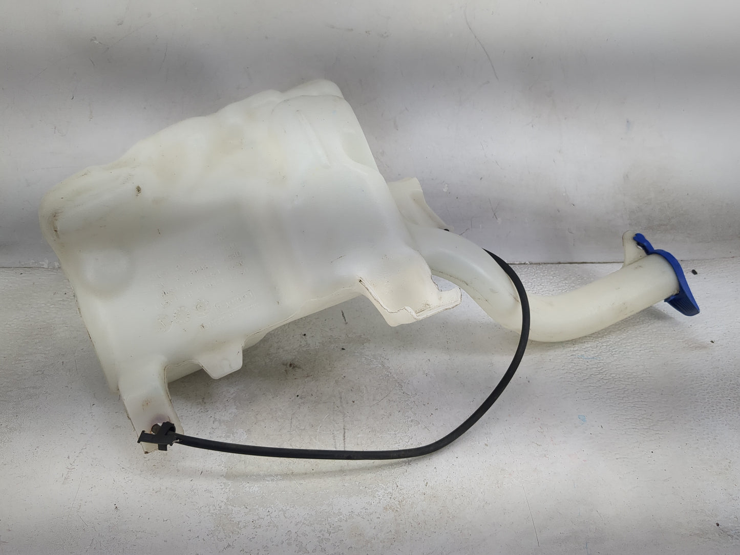 2013-2014 Ford Fusion Windshield Washer Fluid Reservoir Bottle Oem 1473977 - Oemusedautoparts1.com