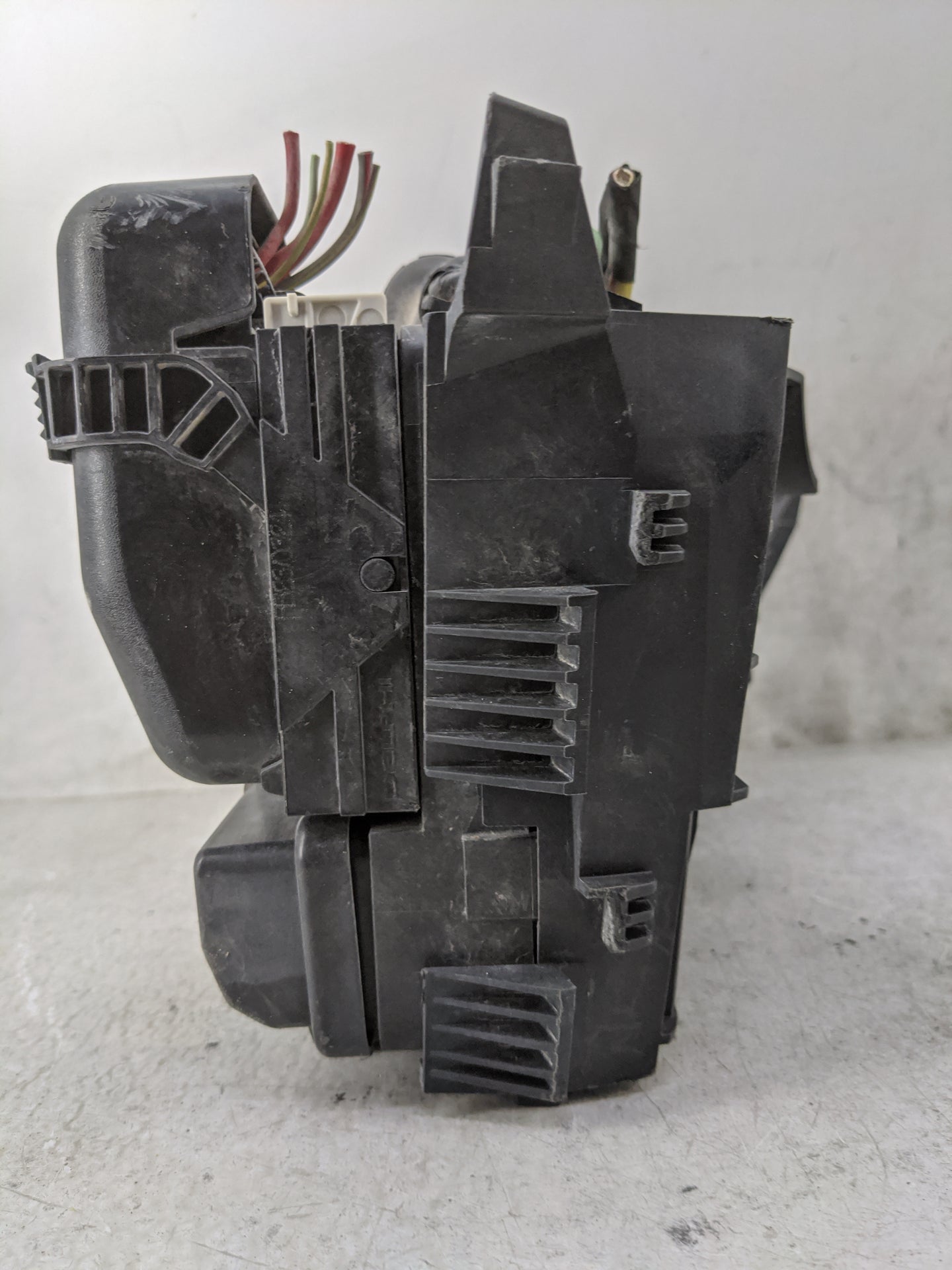 2013-2014 Ford Fusion Fusebox Fuse Box Panel Relay Module Fits Fits 2013 2014 OEM Used Auto Parts - Oemusedautoparts1.com