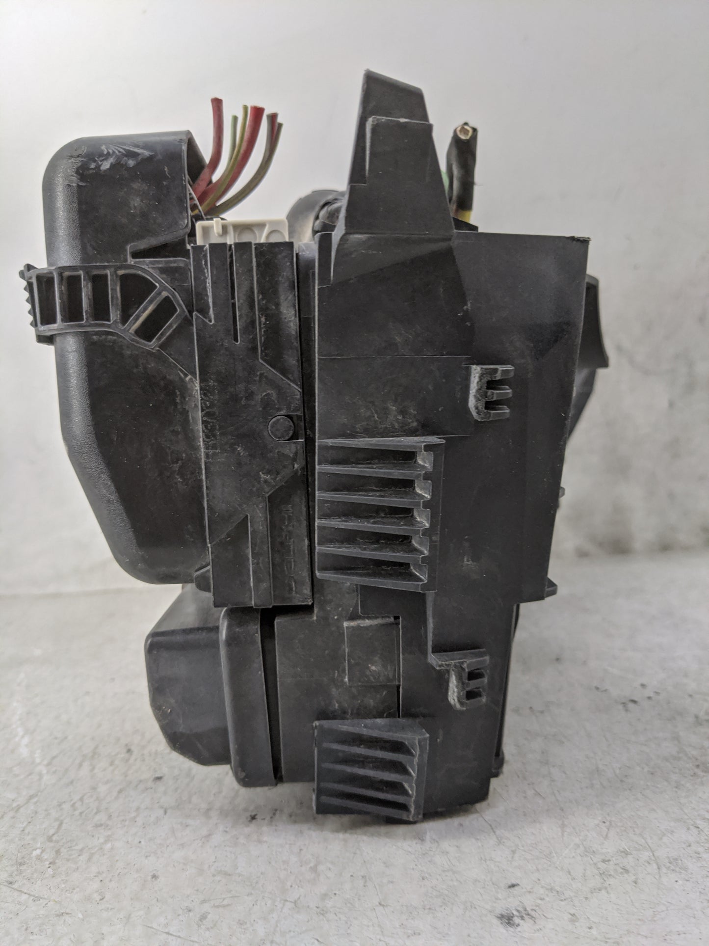 2013-2014 Ford Fusion Fusebox Fuse Box Panel Relay Module Fits Fits 2013 2014 OEM Used Auto Parts - Oemusedautoparts1.com