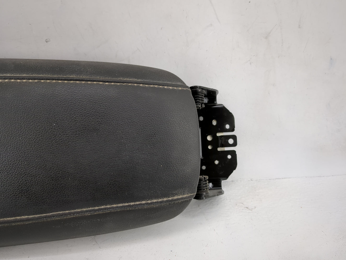 2014 Ford Fusion Center Console Armrest Cover Lid P/N:L0210263AA08FT7 Fits OEM Used Auto Parts - Oemusedautoparts1.com