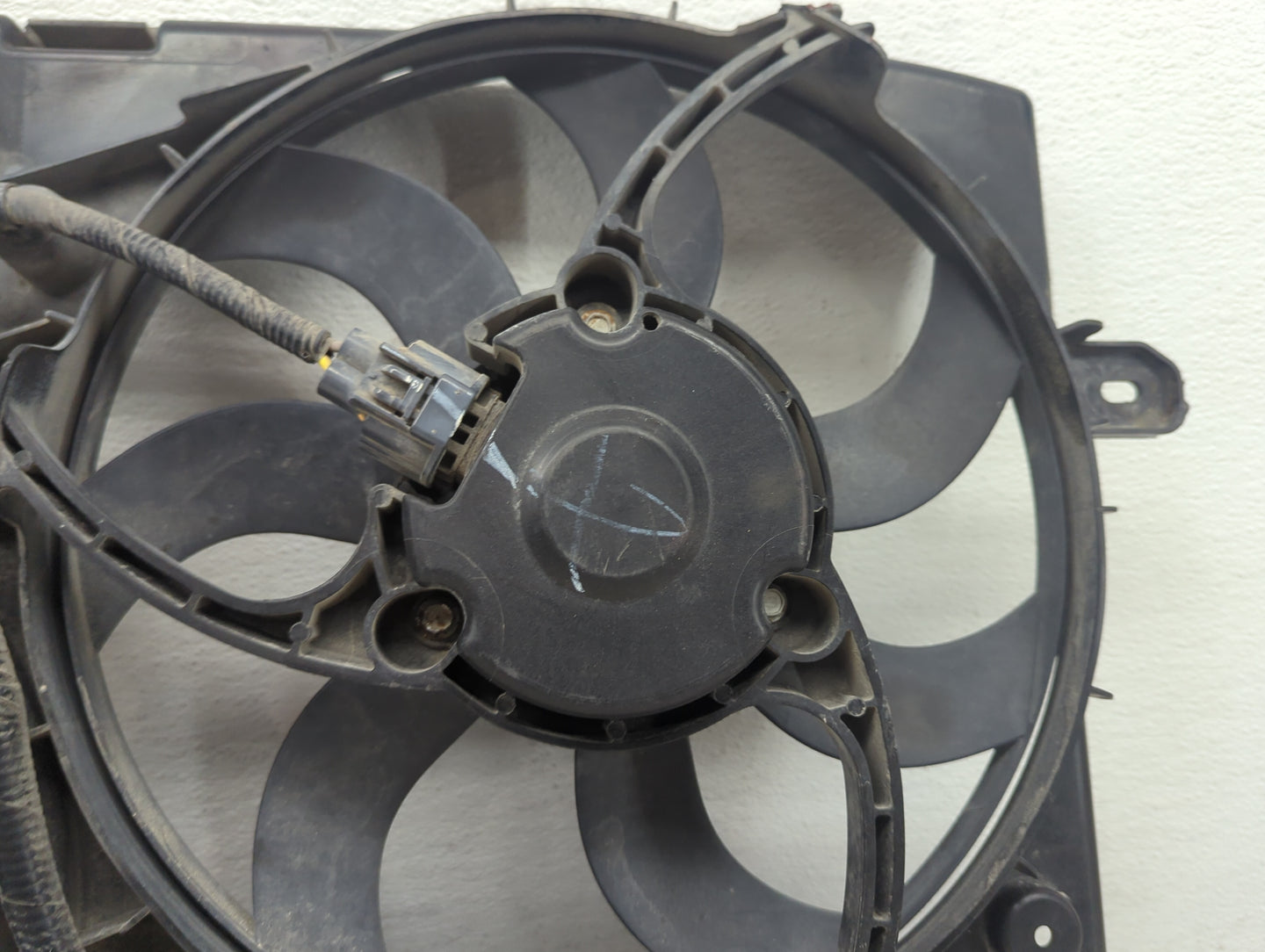 2013-2020 Ford Fusion Electric Radiator Cooling Fan Motor Assembly P/N:DG9T-8C290-CG DG98-8C607-DD Fits OEM Used Auto Parts 