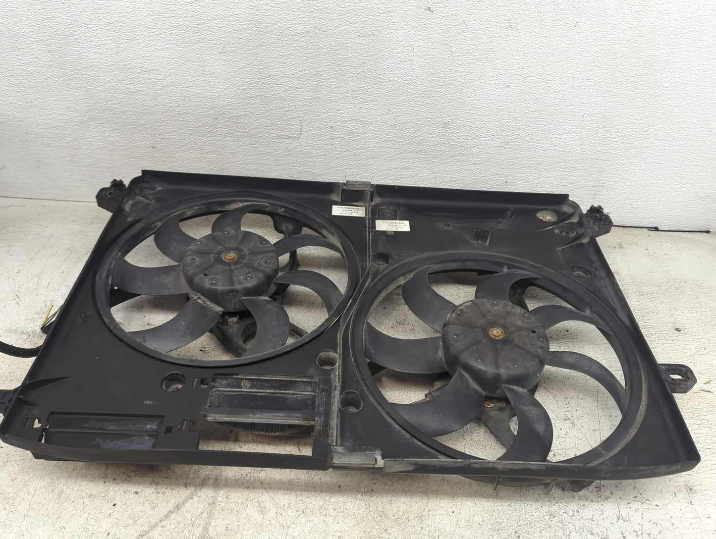 2013-2020 Ford Fusion Electric Radiator Cooling Fan Motor Assembly P/N:DG9T-8C290-CG DG98-8C607-DD Fits OEM Used Auto Parts 