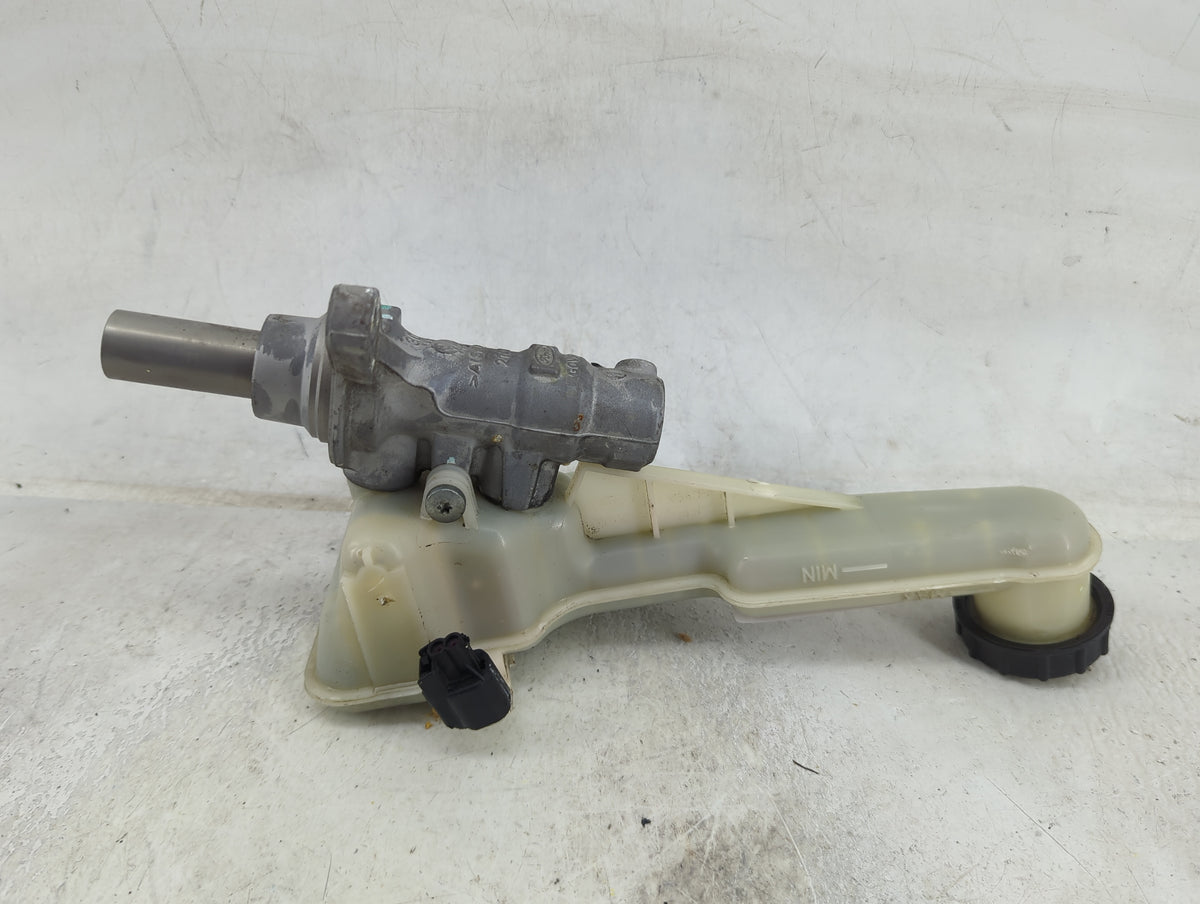 2013-2016 Ford Fusion Brake Master Cylinder 1490783 - Oemusedautoparts1.com