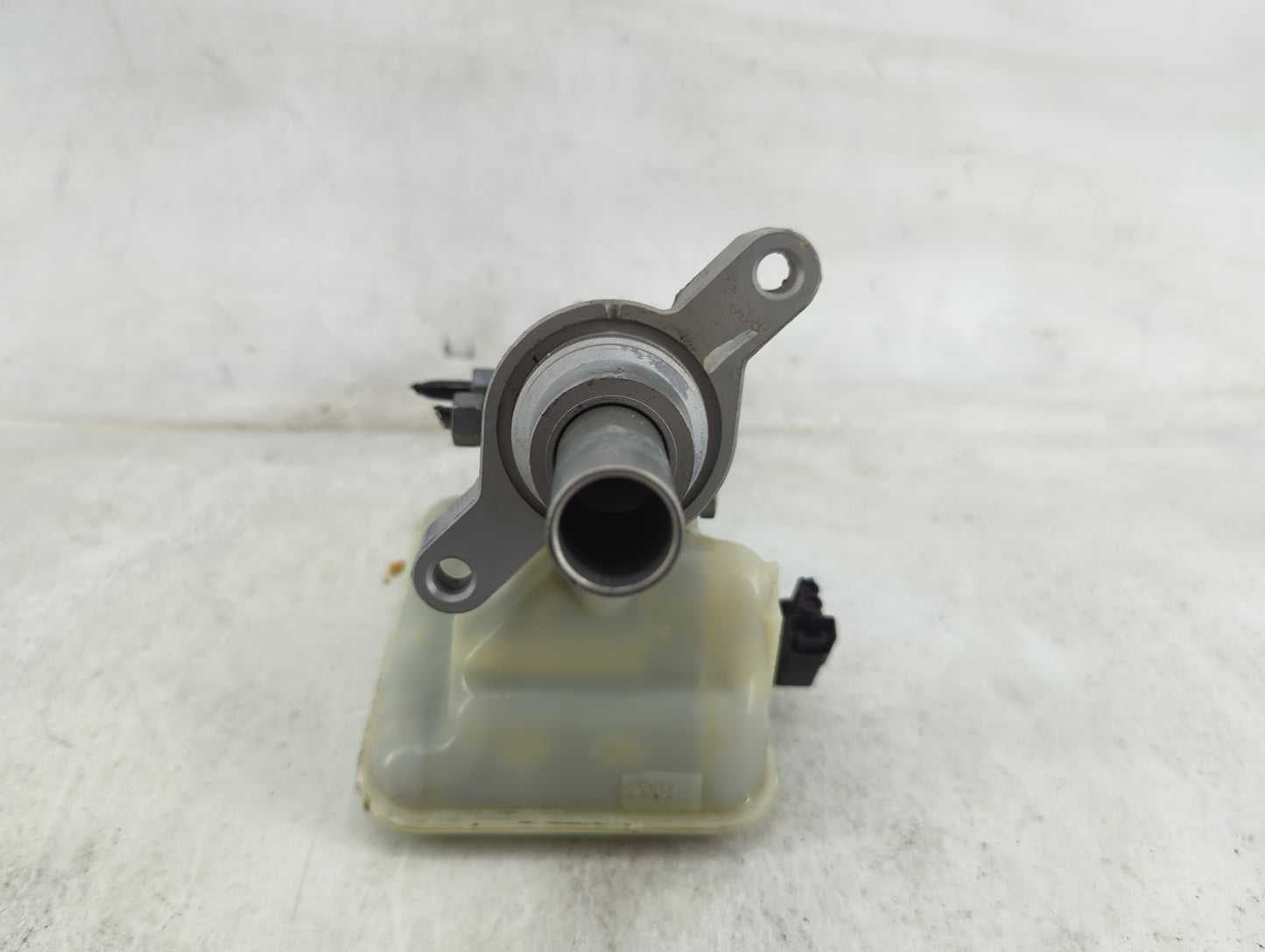 2013-2016 Ford Fusion Brake Master Cylinder 1490783 - Oemusedautoparts1.com
