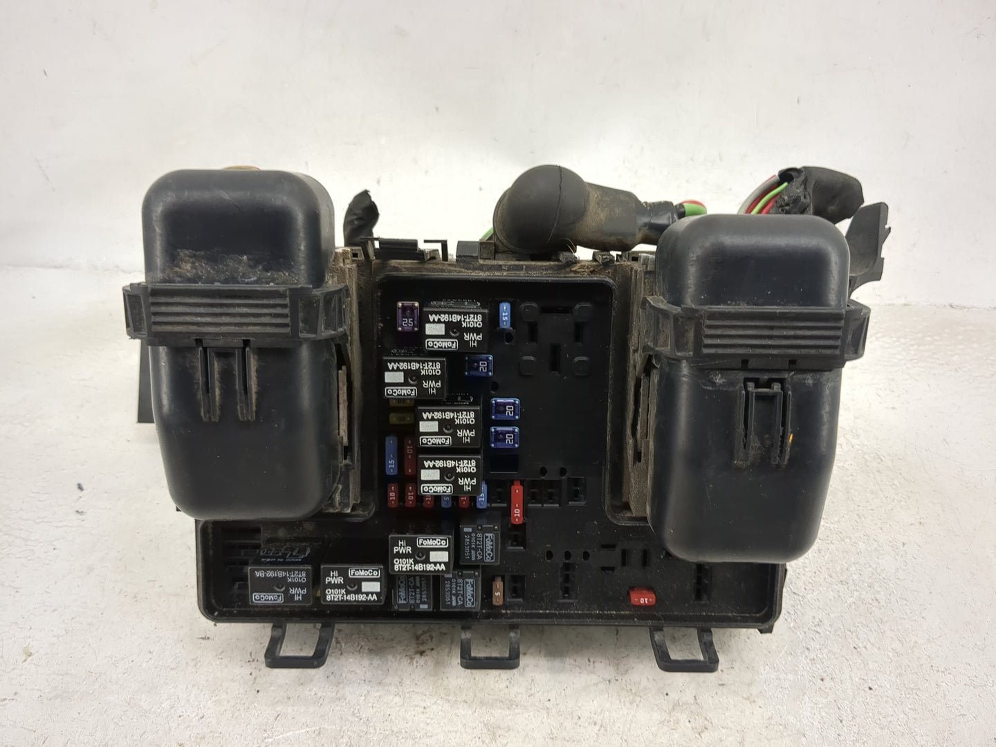 2013-2014 Ford Fusion Fusebox Fuse Box Panel Relay Module P/N:DG9T14A075AA BT2T-14B192-AA, BT2T-14B192-BA Fits Fits 2013 201