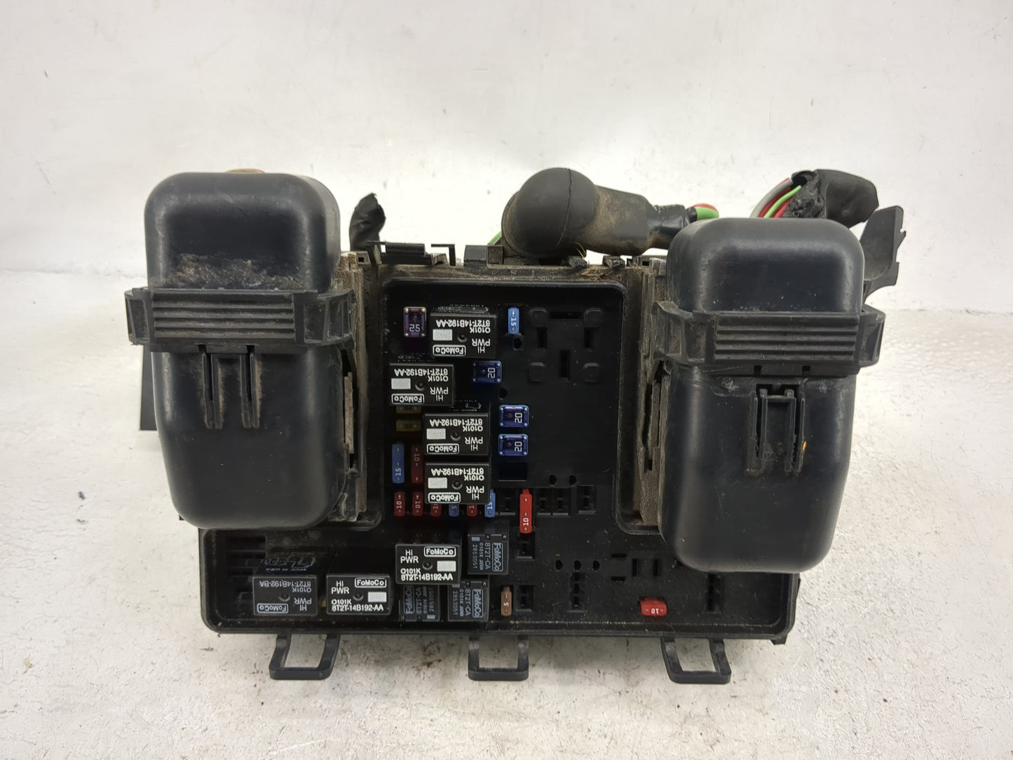 2013-2014 Ford Fusion Fusebox Fuse Box Panel Relay Module P/N:DG9T14A075AA BT2T-14B192-AA, BT2T-14B192-BA Fits Fits 2013 201