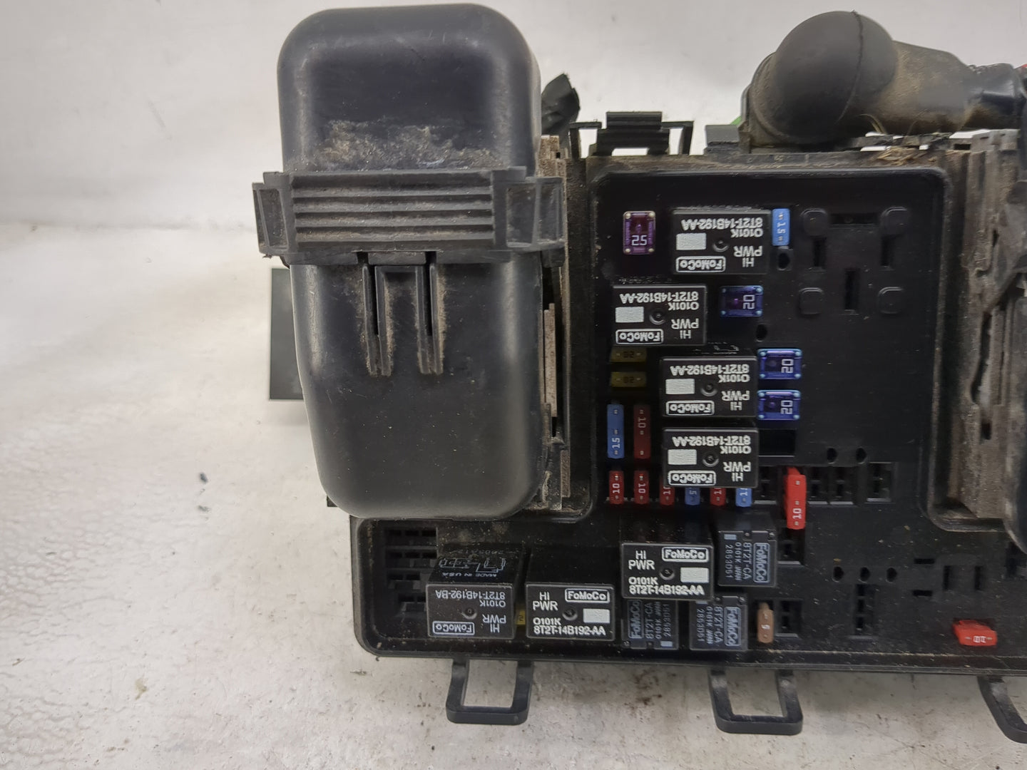 2013-2014 Ford Fusion Fusebox Fuse Box Panel Relay Module P/N:DG9T14A075AA BT2T-14B192-AA, BT2T-14B192-BA Fits Fits 2013 201