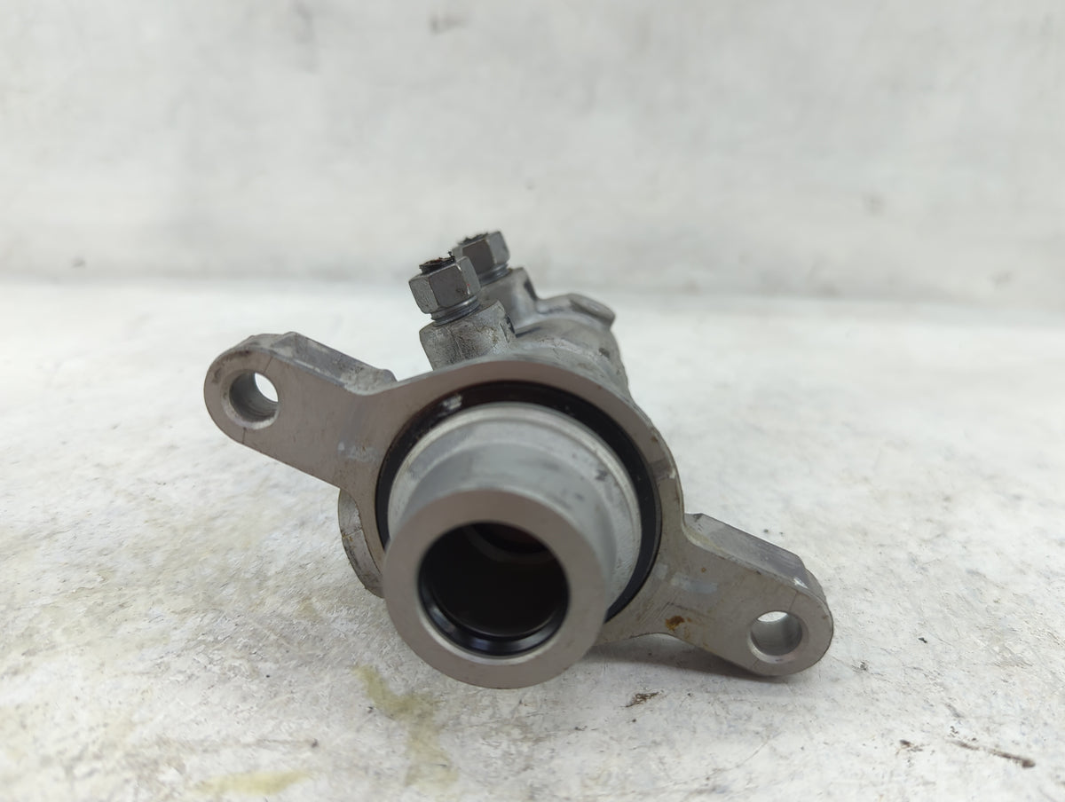 2013-2016 Ford Fusion Brake Master Cylinder 1498910 - Oemusedautoparts1.com