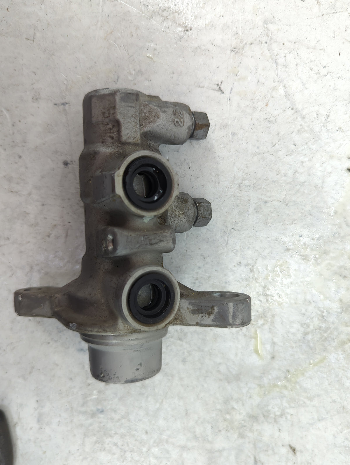 2013-2016 Ford Fusion Brake Master Cylinder 1498910 - Oemusedautoparts1.com