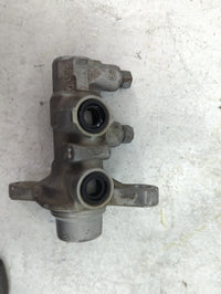 2013-2016 Ford Fusion Brake Master Cylinder 1498910 - Oemusedautoparts1.com