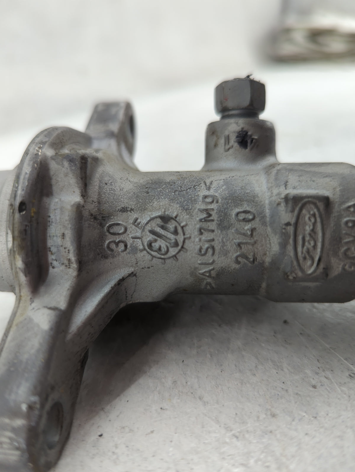 2013-2016 Ford Fusion Brake Master Cylinder 1498910 - Oemusedautoparts1.com