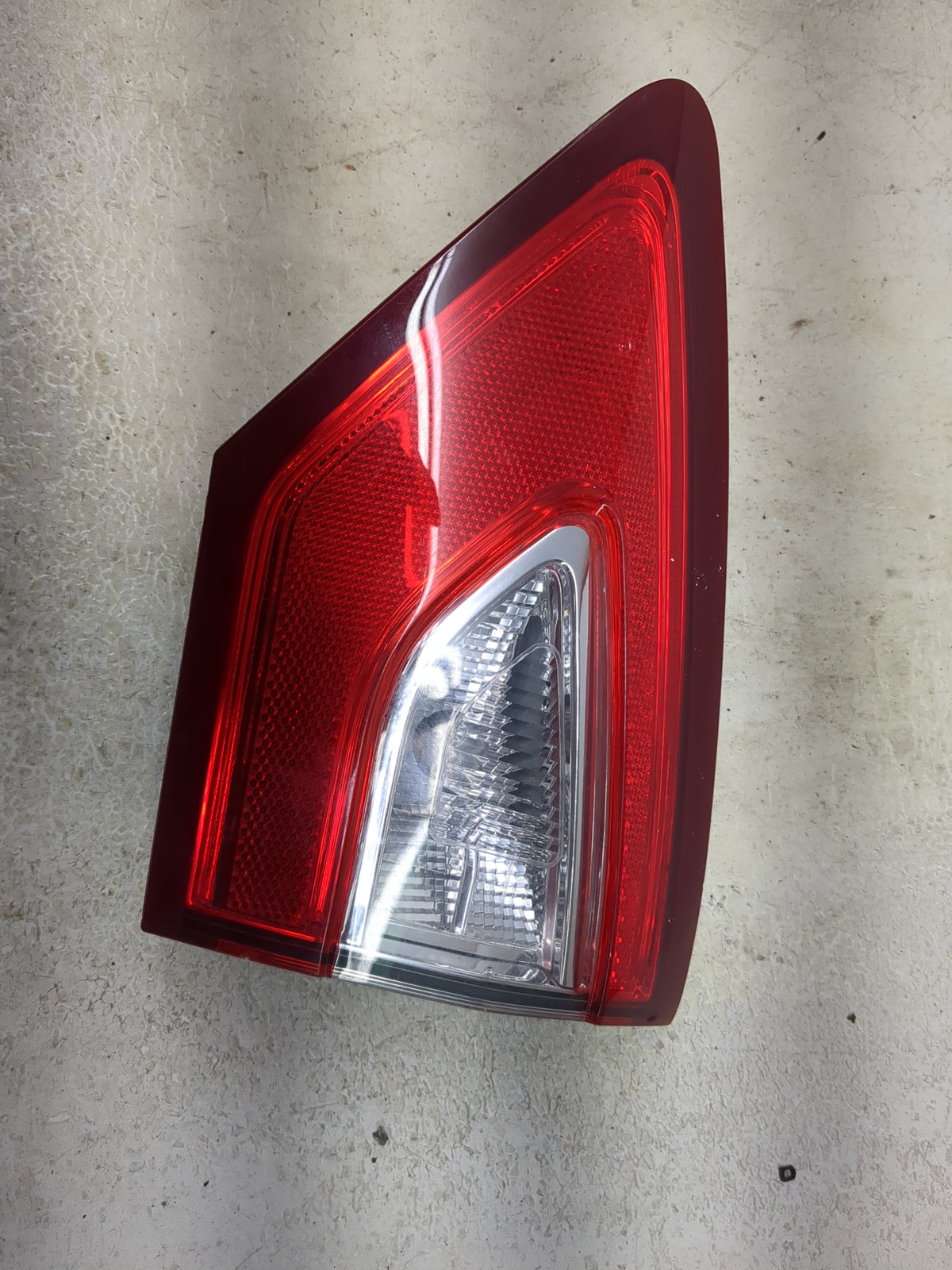 2013-2016 Ford Fusion Passenger Right Side Deck Lid Mounted Tail Light 1512875 - Oemusedautoparts1.com