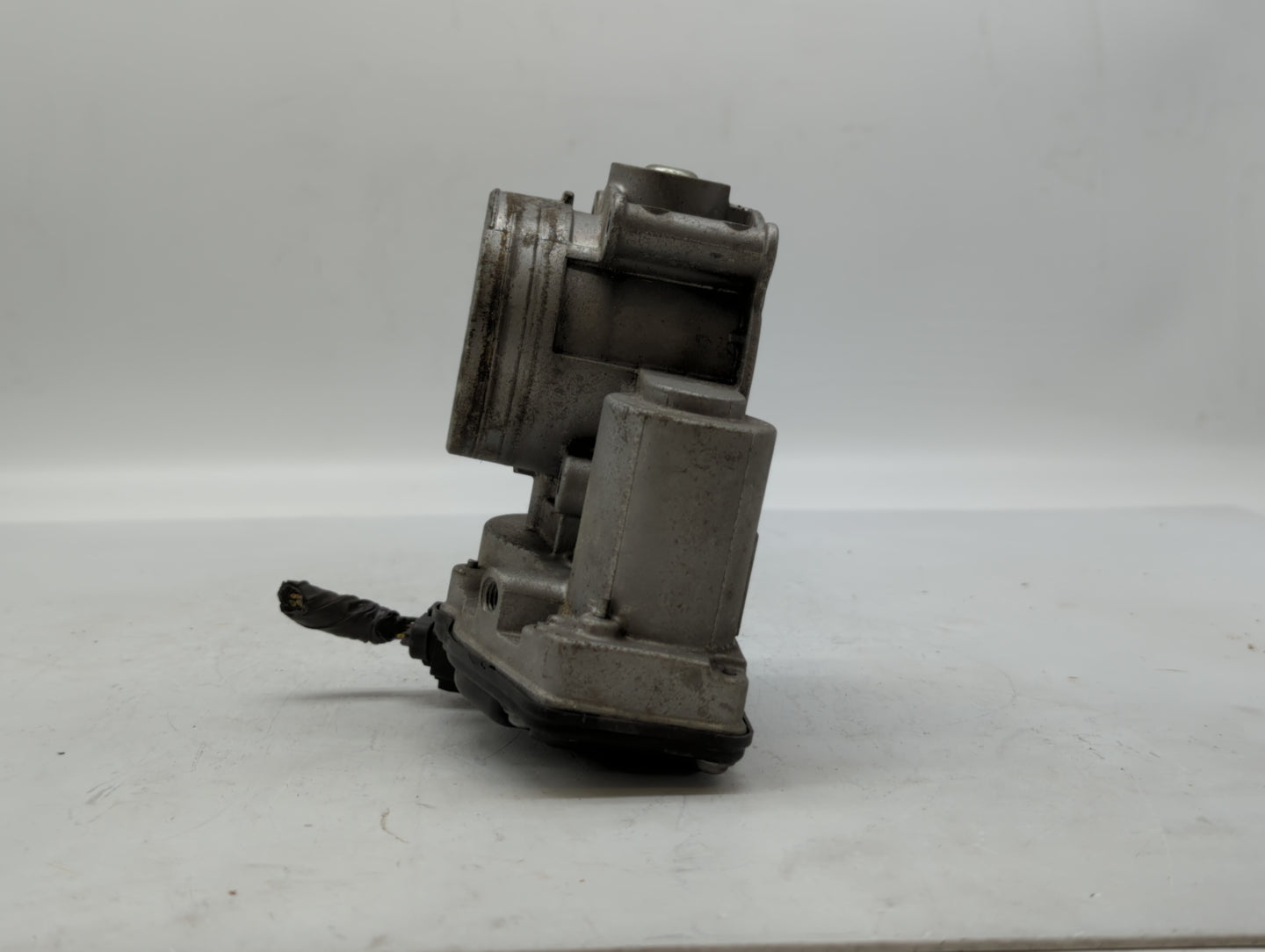 2013-2019 Ford Fusion Throttle Body P/N:DS7E-9F991-AK DS7E-9F991-AD Fits Fits 2013 2014 2015 2016 2017 2018 2019 2020 OEM Us