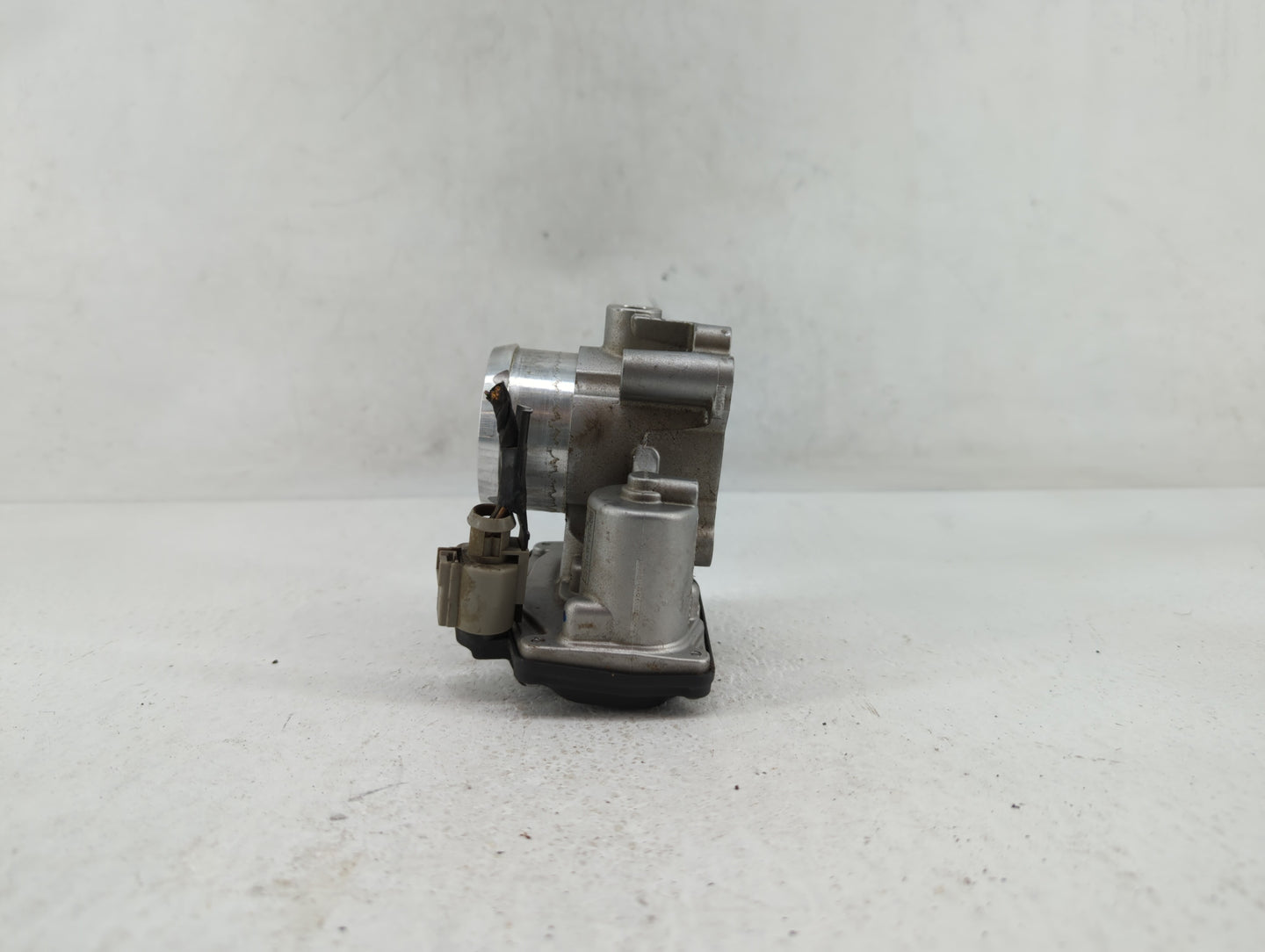 2014-2020 Ford Fusion Throttle Body P/N:DS7G-9F991-BB DS7G-9F991-CA Fits Fits 2014 2015 2016 2017 2018 2019 2020 OEM Used Au