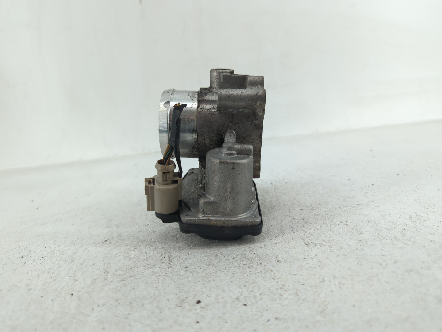 2014-2020 Ford Fusion Throttle Body P/N:DS7G-9F991-BB DS7G-9F991-CA Fits Fits 2014 2015 2016 2017 2018 2019 2020 OEM Used Au