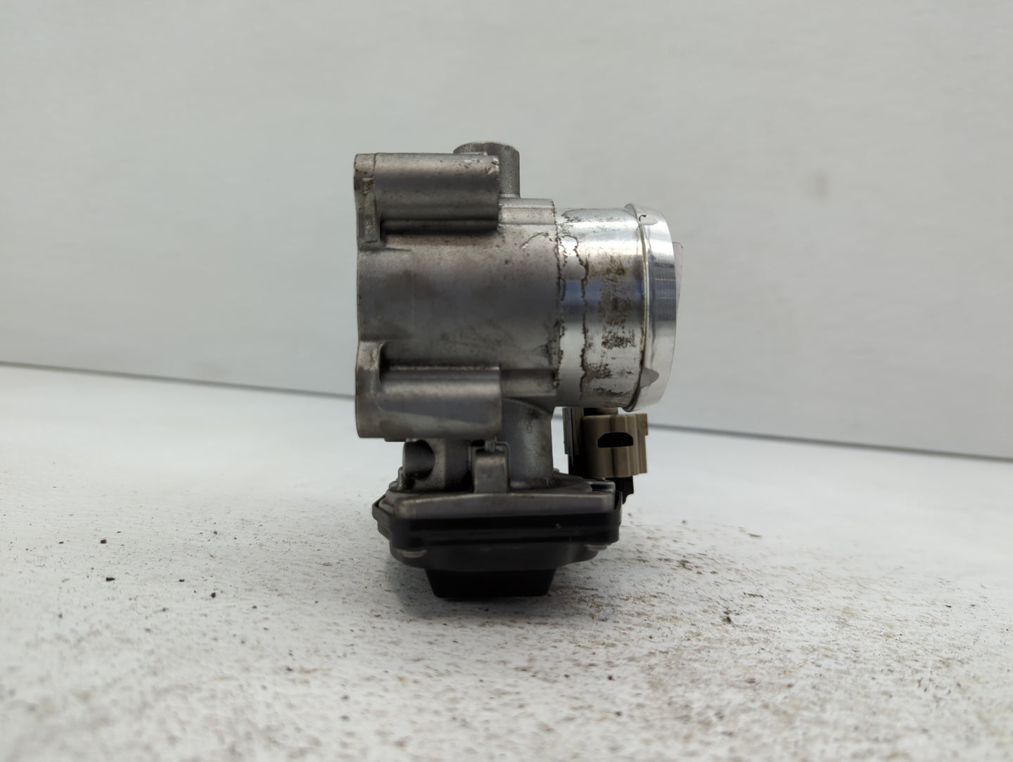 2014-2020 Ford Fusion Throttle Body P/N:DS7G-9F991-BB Fits Fits 2014 2015 2016 2017 2018 2019 2020 OEM Used Auto Parts - Oem