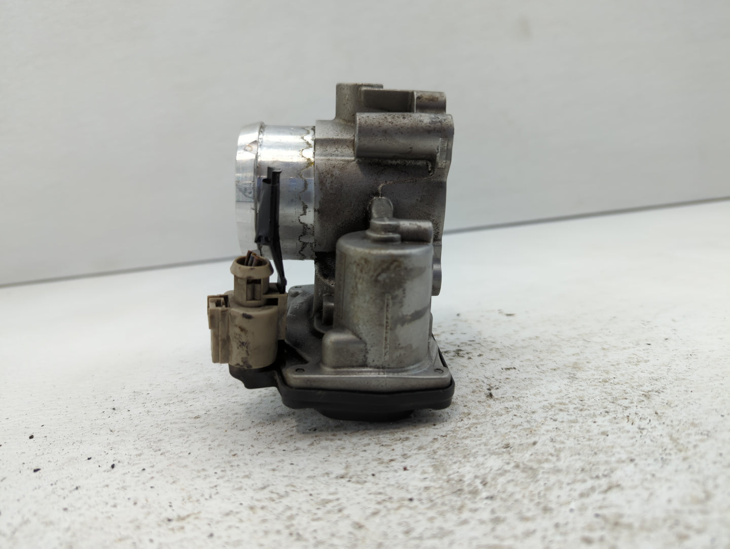 2014-2020 Ford Fusion Throttle Body P/N:DS7G-9F991-BB Fits Fits 2014 2015 2016 2017 2018 2019 2020 OEM Used Auto Parts - Oem
