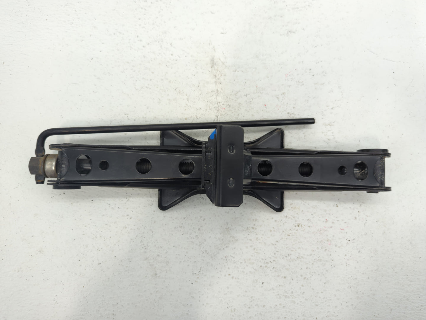 2014 Ford Fusion Spare Scissor Car Jack 499050 - Oemusedautoparts1.com