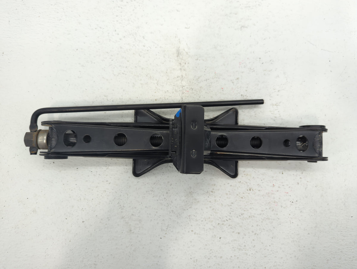 2014 Ford Fusion Spare Scissor Car Jack 499050 - Oemusedautoparts1.com