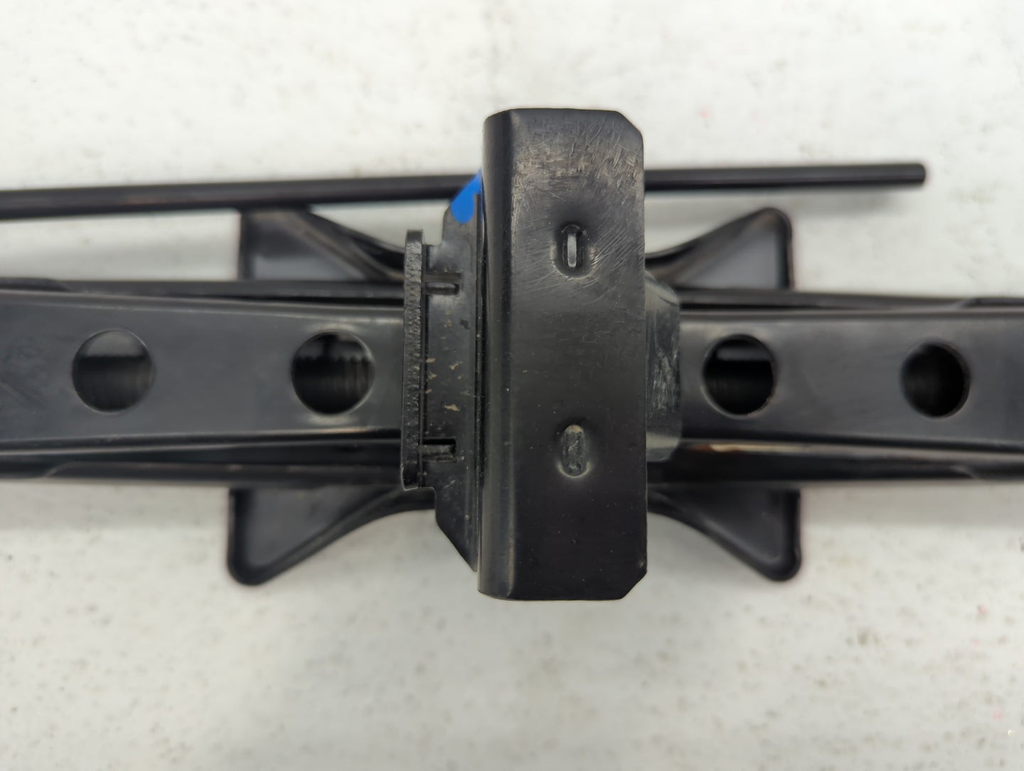 2014 Ford Fusion Spare Scissor Car Jack 499050 - Oemusedautoparts1.com