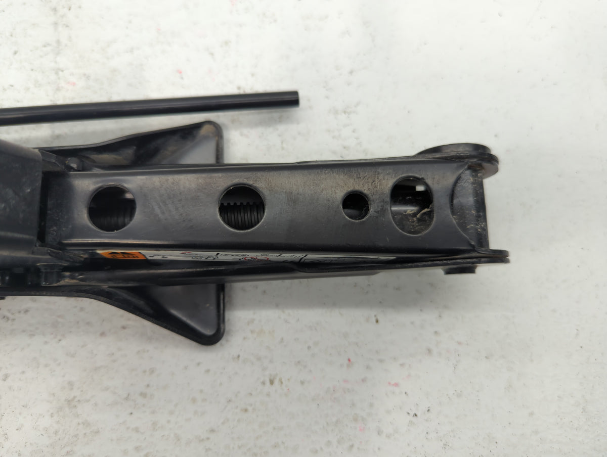2014 Ford Fusion Spare Scissor Car Jack 499050 - Oemusedautoparts1.com