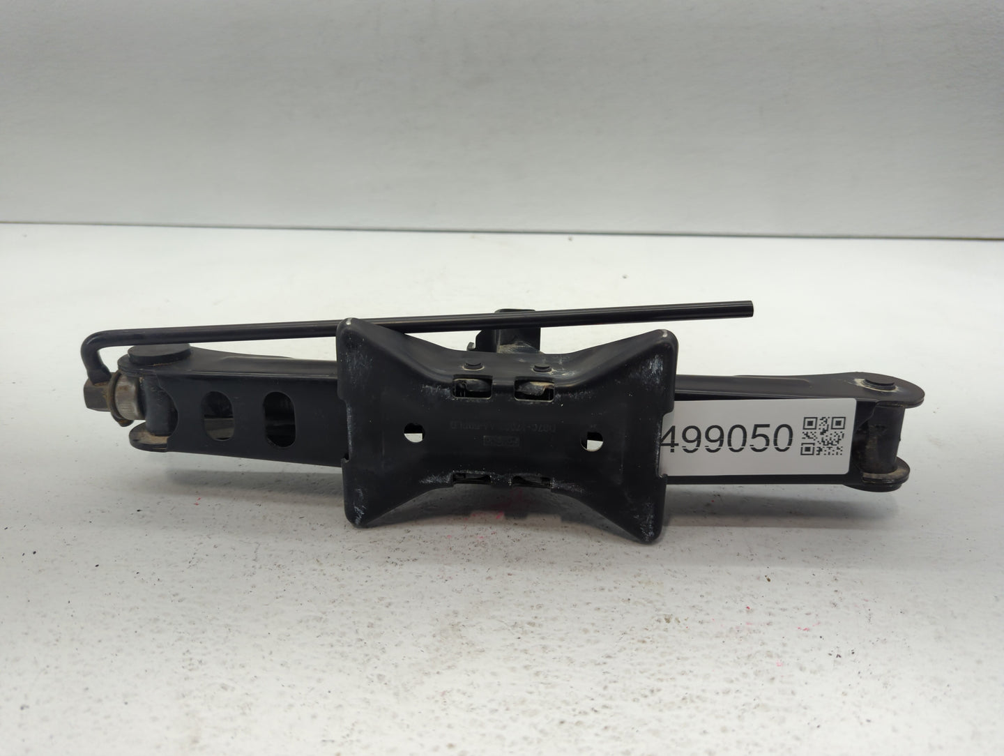 2014 Ford Fusion Spare Scissor Car Jack - Oemusedautoparts1.com