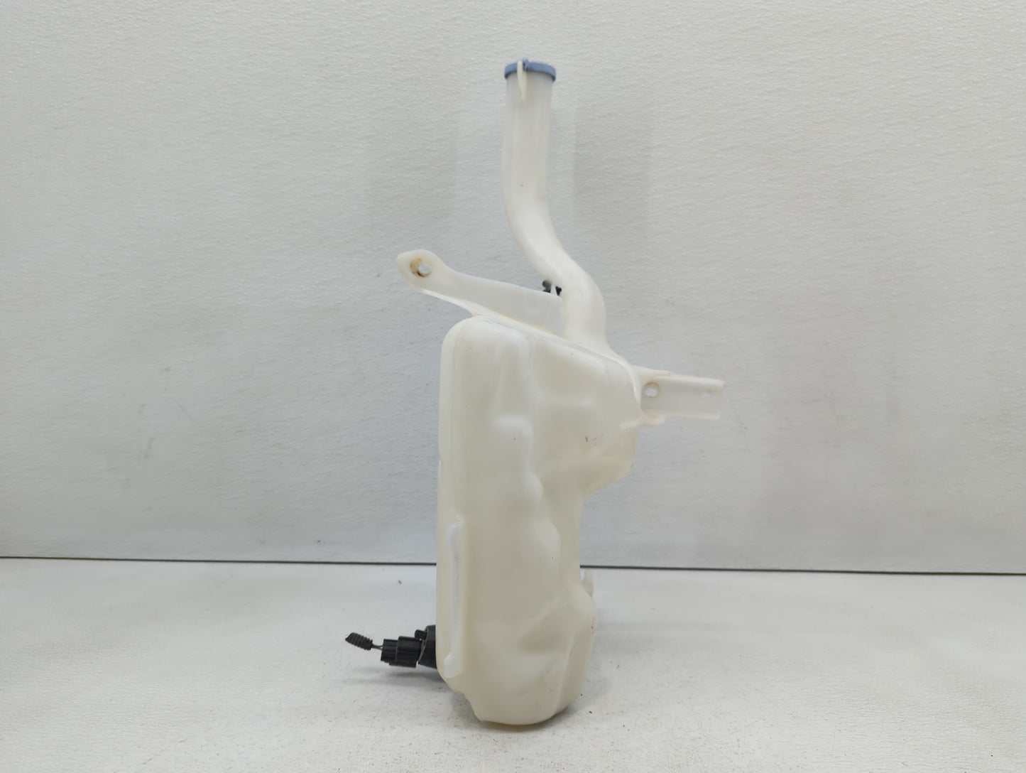2013-2014 Ford Fusion Windshield Washer Fluid Reservoir Bottle Oem - Oemusedautoparts1.com