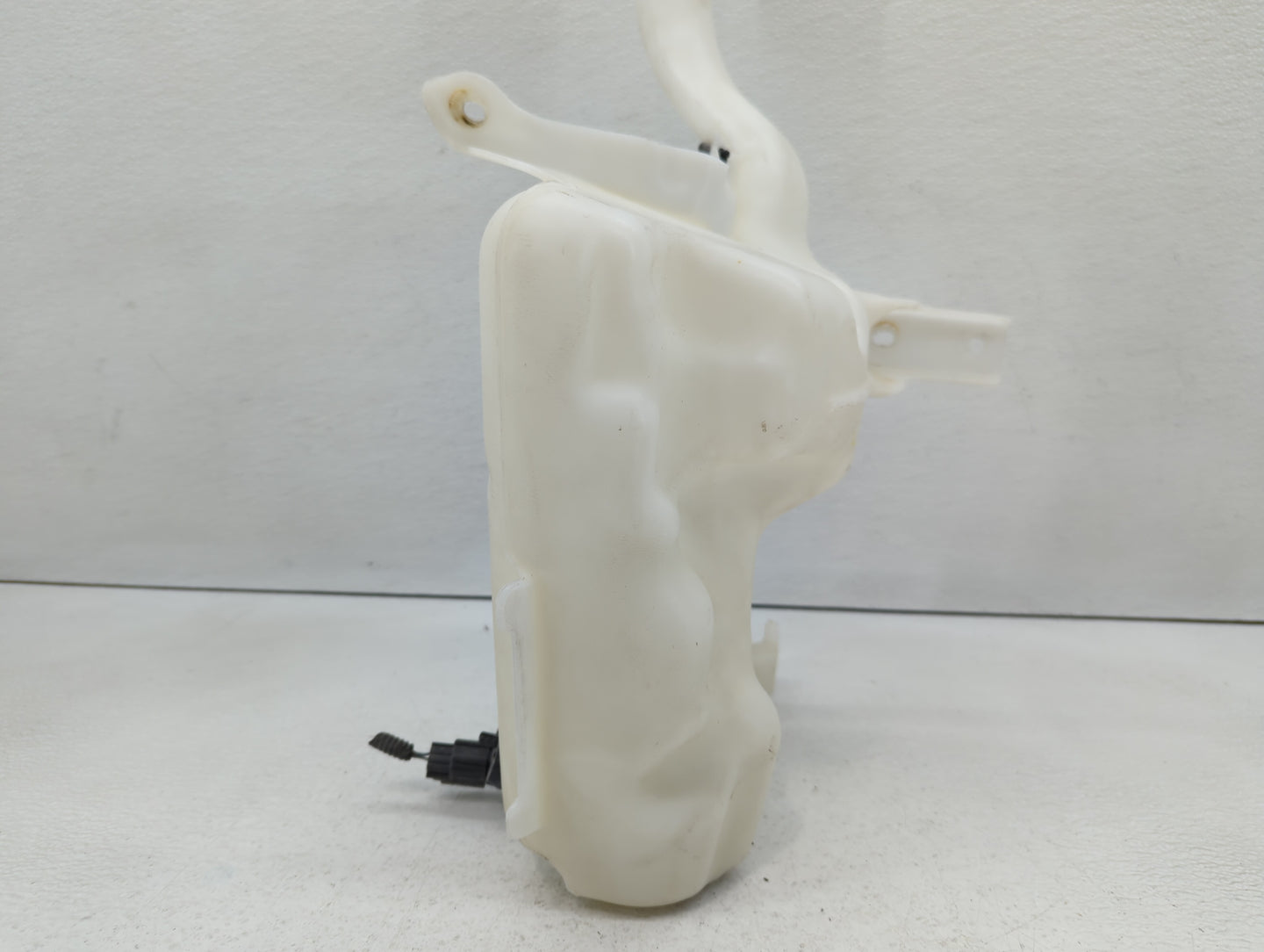 2013-2014 Ford Fusion Windshield Washer Fluid Reservoir Bottle Oem - Oemusedautoparts1.com