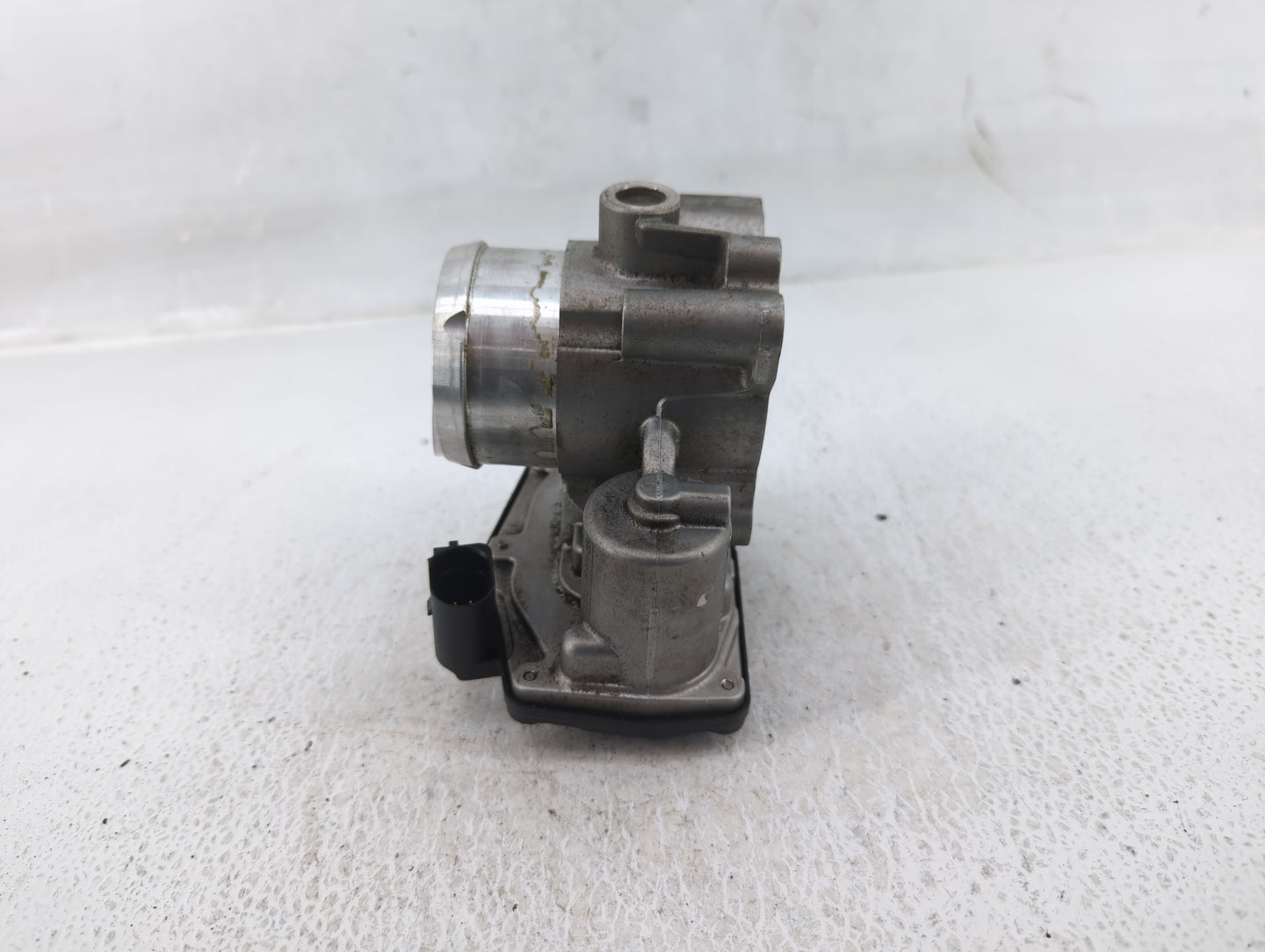 2014-2020 Ford Fusion Throttle Body P/N:DS7G-9F991-BB Fits Fits 2014 2015 2016 2017 2018 2019 2020 OEM Used Auto Parts - Oem