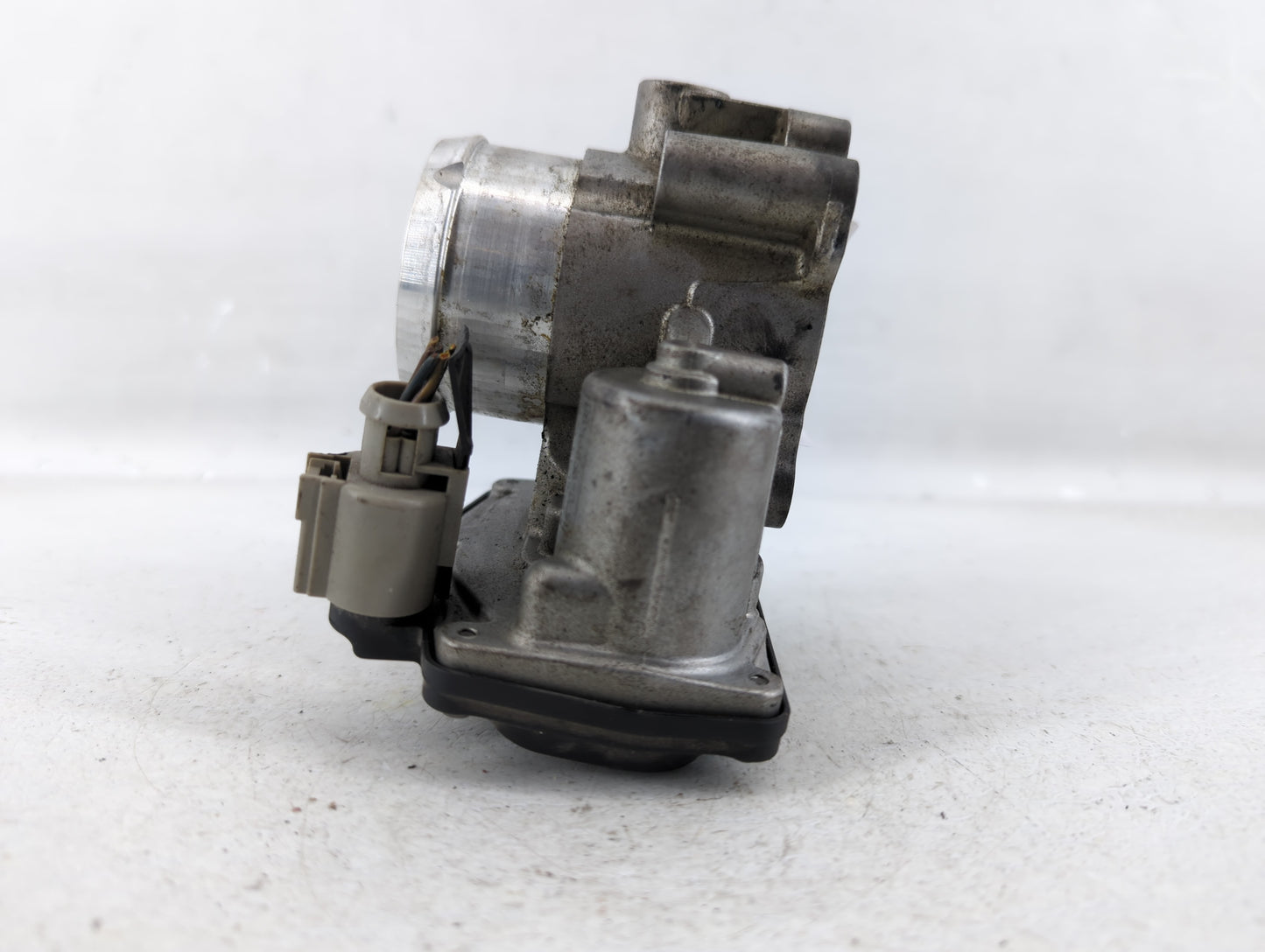 2014-2020 Ford Fusion Throttle Body P/N:B14 044 4285 DS7G-9F991-BB Fits Fits 2014 2015 2016 2017 2018 2019 2020 OEM Used Aut