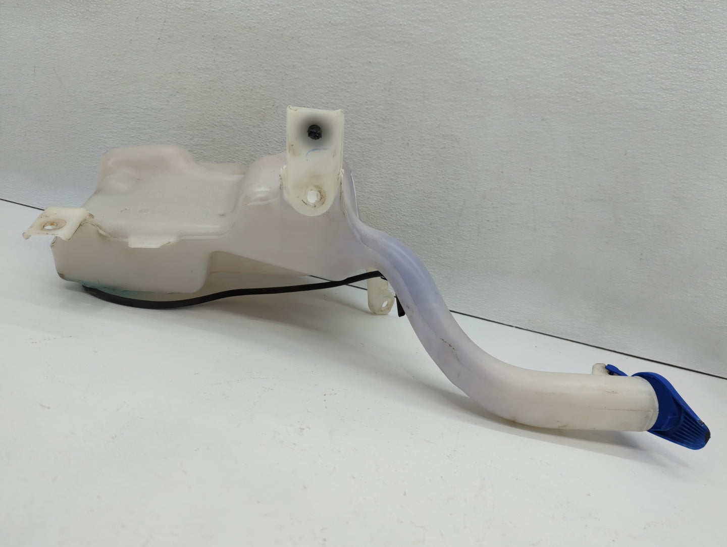 2013-2014 Ford Fusion Windshield Washer Fluid Reservoir Bottle Oem - Oemusedautoparts1.com