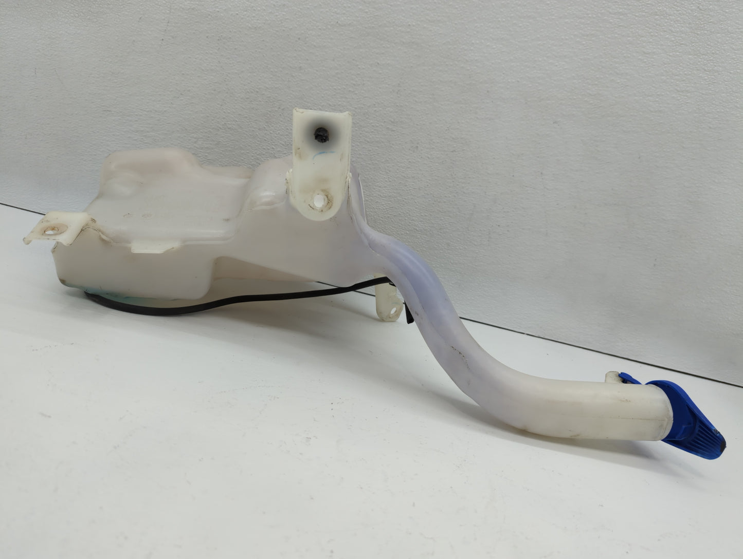 2013-2014 Ford Fusion Windshield Washer Fluid Reservoir Bottle Oem - Oemusedautoparts1.com