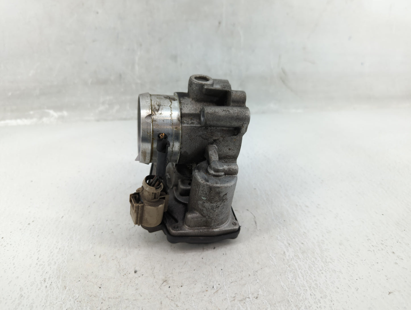 2014-2020 Ford Fusion Throttle Body P/N:DS7G-9F991-BB Fits Fits 2014 2015 2016 2017 2018 2019 2020 OEM Used Auto Parts - Oem