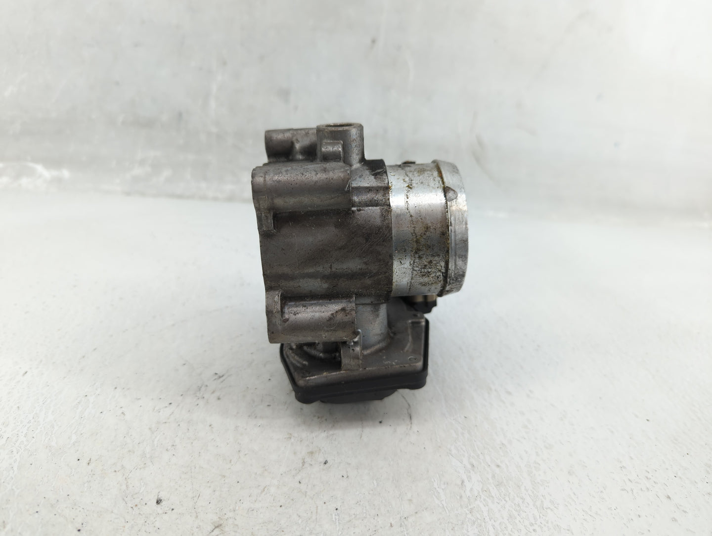2014-2020 Ford Fusion Throttle Body P/N:DS7G-9F991-BB Fits Fits 2014 2015 2016 2017 2018 2019 2020 OEM Used Auto Parts - Oem